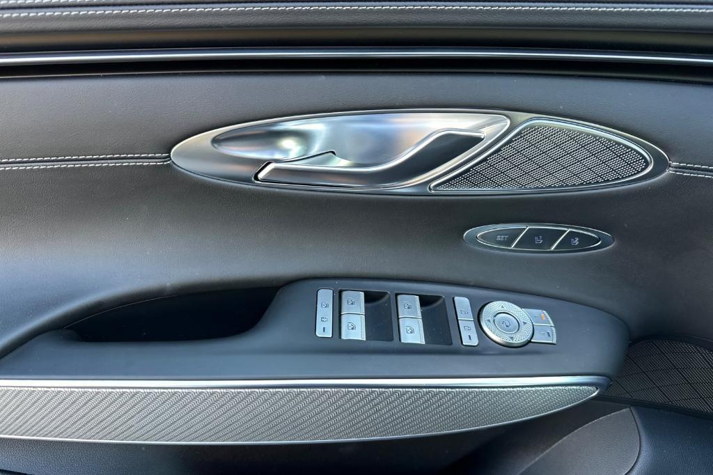 new 2025 Genesis GV70 car