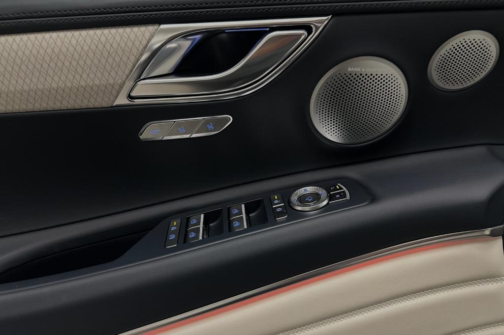 new 2025 Genesis GV80 car, priced at $79,075