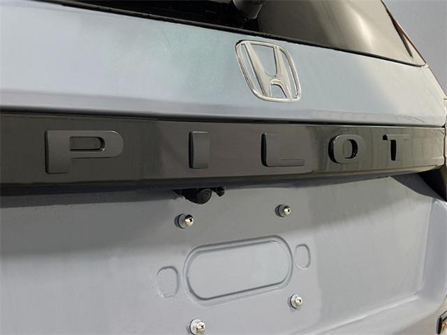 new 2025 Honda Pilot car, priced at $51,305