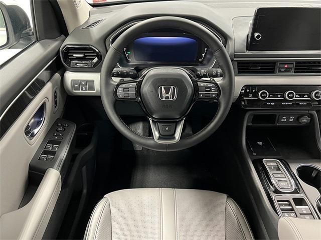new 2025 Honda Pilot car, priced at $54,985