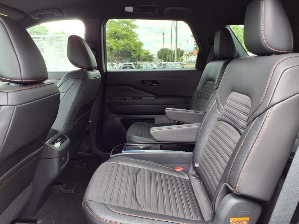 new 2025 Nissan Pathfinder car, priced at $40,500