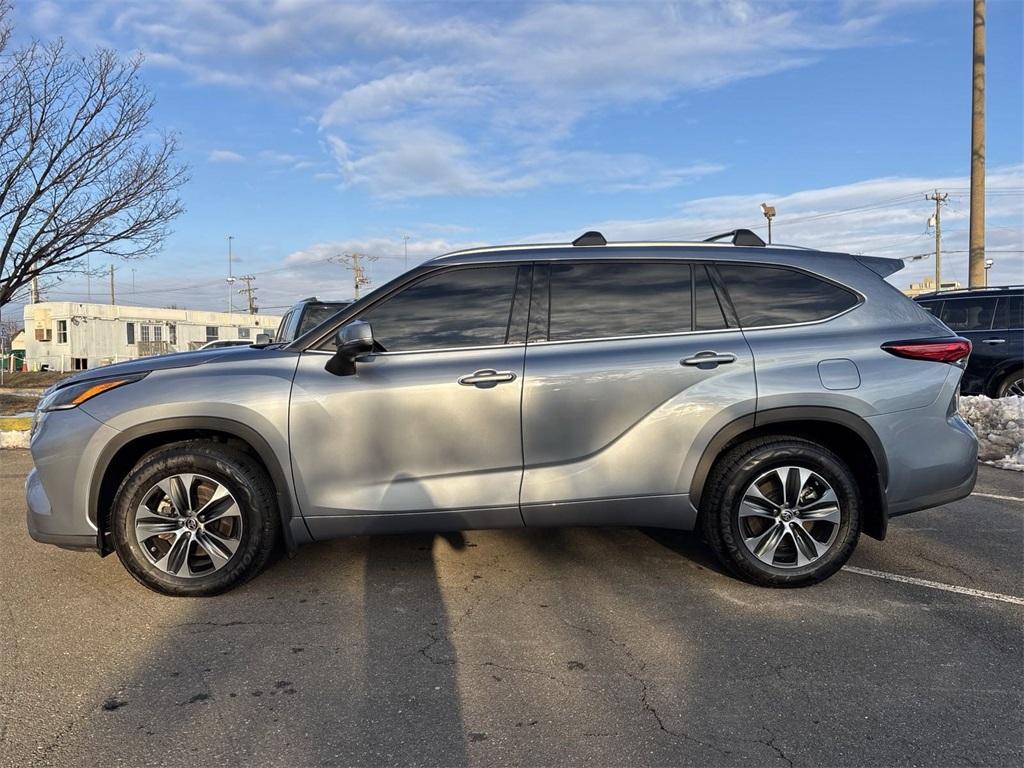 used 2021 Toyota Highlander car, priced at $34,500