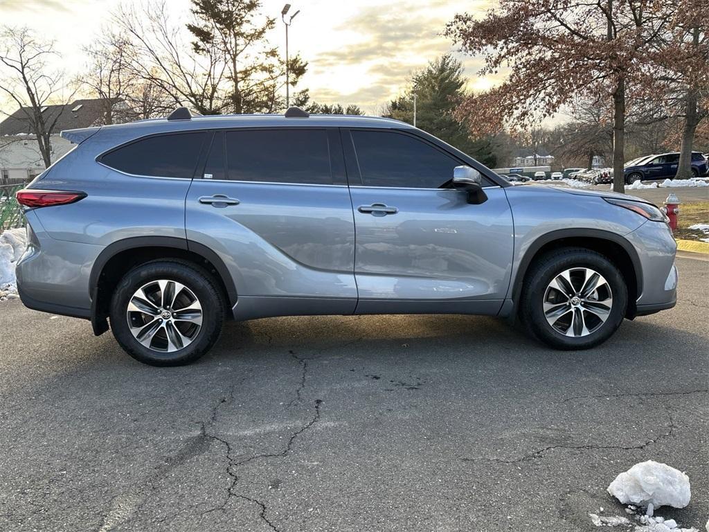 used 2021 Toyota Highlander car, priced at $34,500