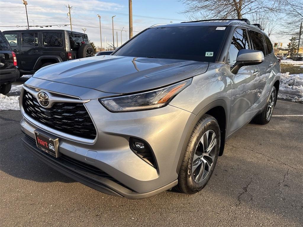 used 2021 Toyota Highlander car, priced at $34,500