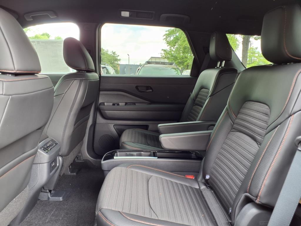 new 2025 Nissan Pathfinder car, priced at $40,500