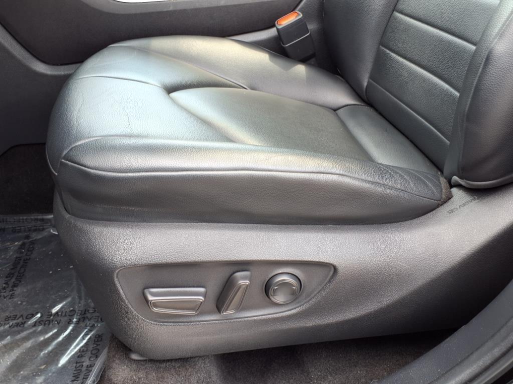 used 2023 Toyota Highlander car, priced at $37,272