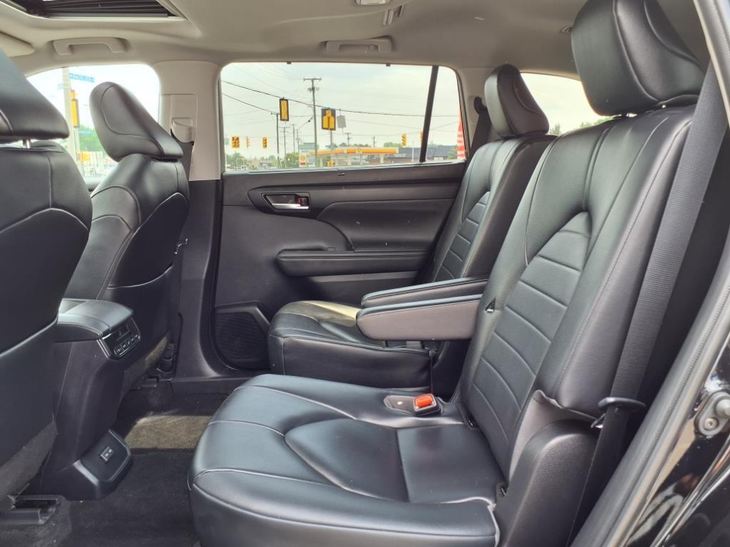 used 2023 Toyota Highlander car, priced at $37,272