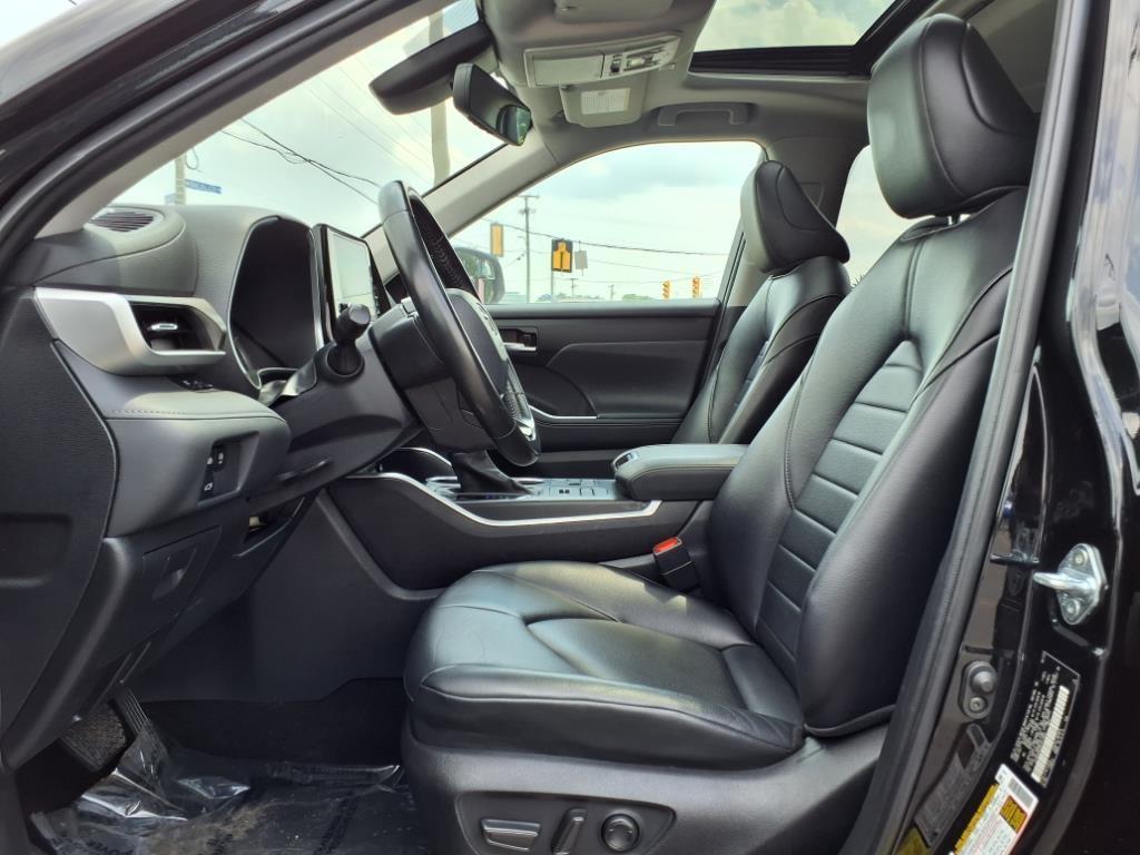 used 2023 Toyota Highlander car, priced at $37,272