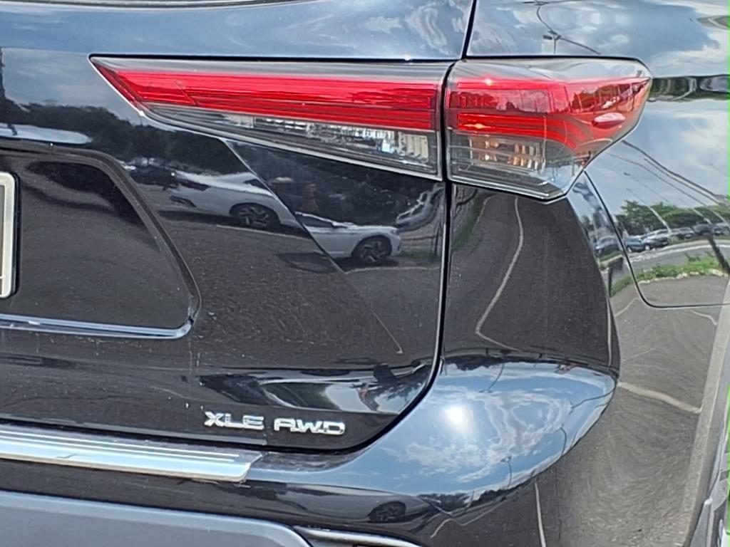used 2023 Toyota Highlander car, priced at $37,272