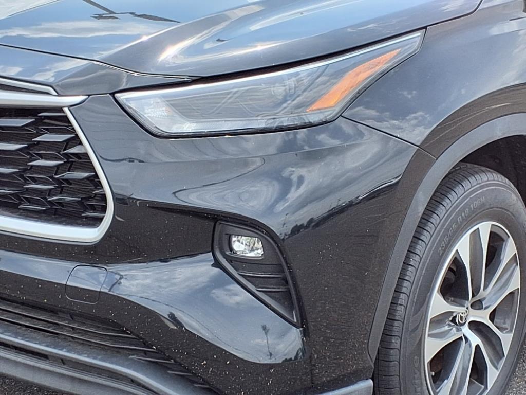 used 2023 Toyota Highlander car, priced at $37,272