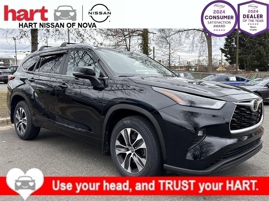 used 2023 Toyota Highlander car, priced at $39,135