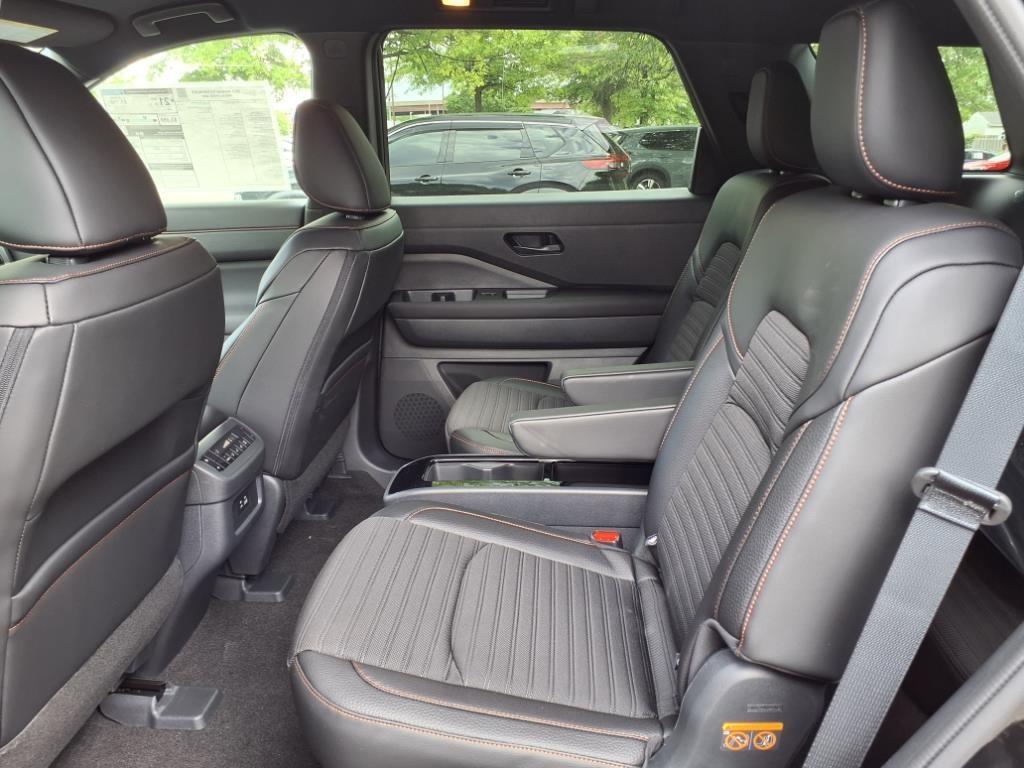 new 2025 Nissan Pathfinder car, priced at $40,500
