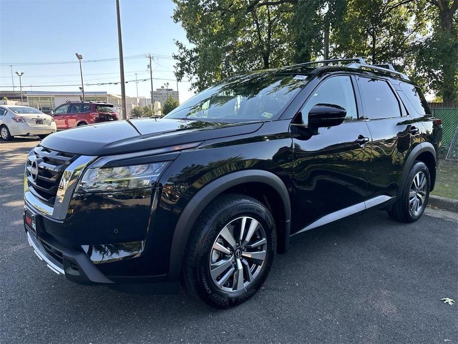 new 2024 Nissan Pathfinder car, priced at $43,122