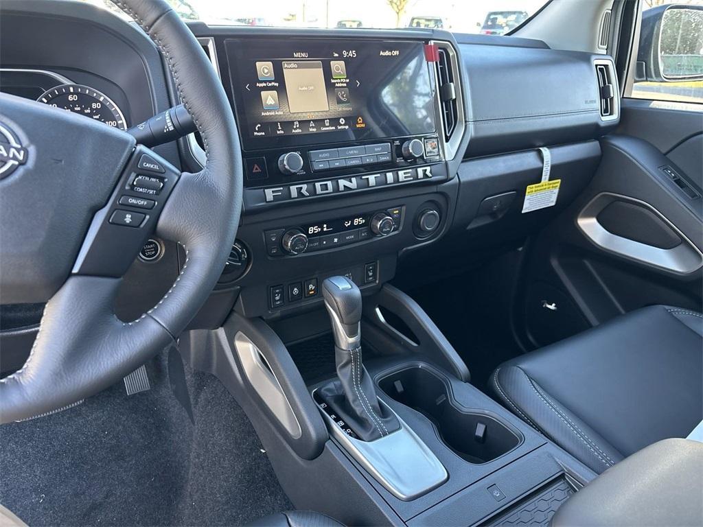 new 2025 Nissan Frontier car