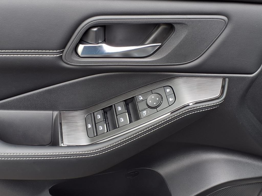 new 2025 Nissan Rogue car, priced at $34,002