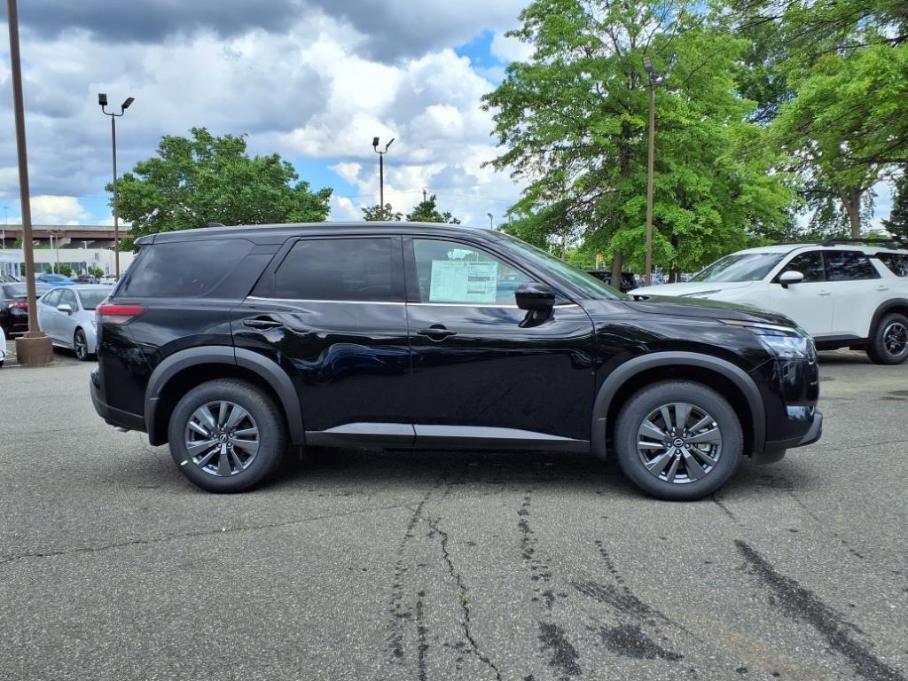 new 2025 Nissan Pathfinder car, priced at $34,718