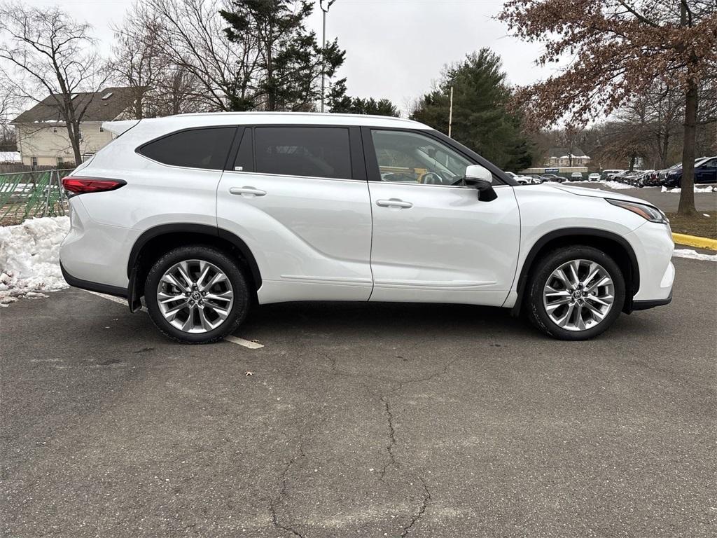 used 2022 Toyota Highlander car, priced at $37,500