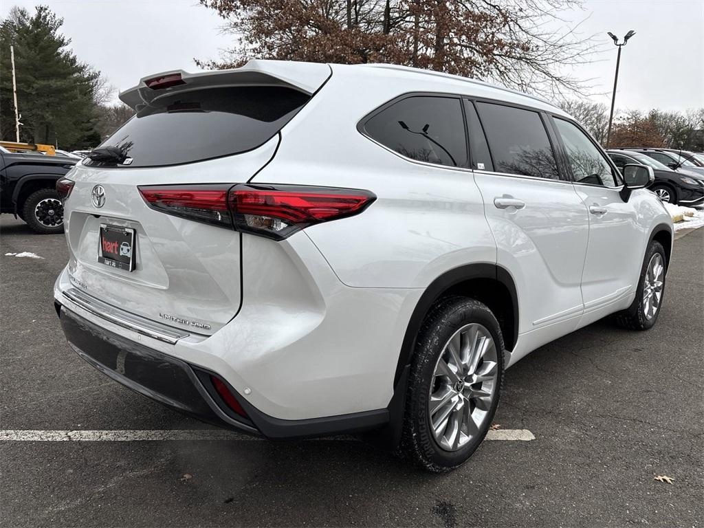 used 2022 Toyota Highlander car, priced at $37,500