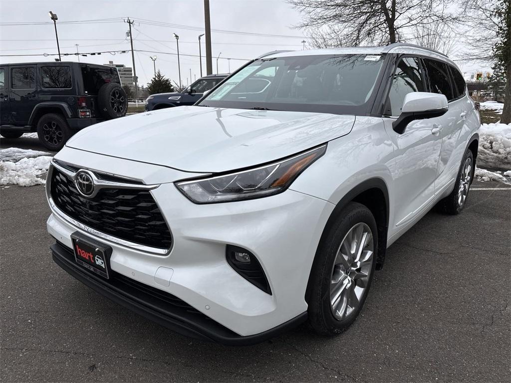 used 2022 Toyota Highlander car, priced at $37,500