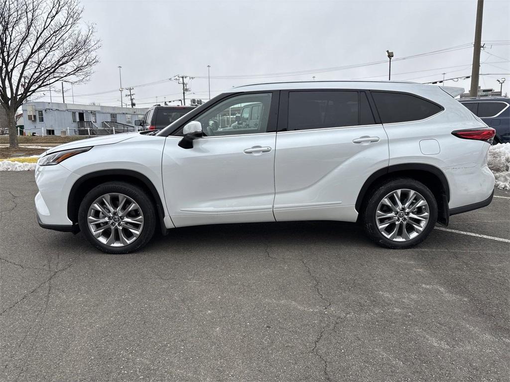 used 2022 Toyota Highlander car, priced at $37,500