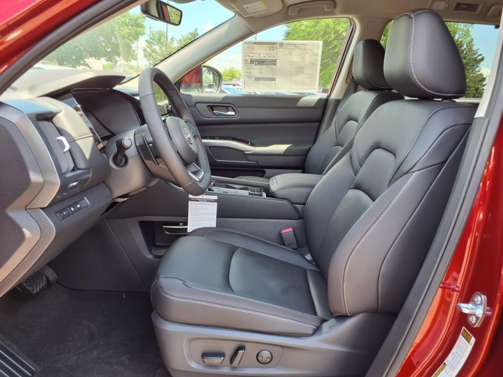 new 2025 Nissan Pathfinder car, priced at $41,027