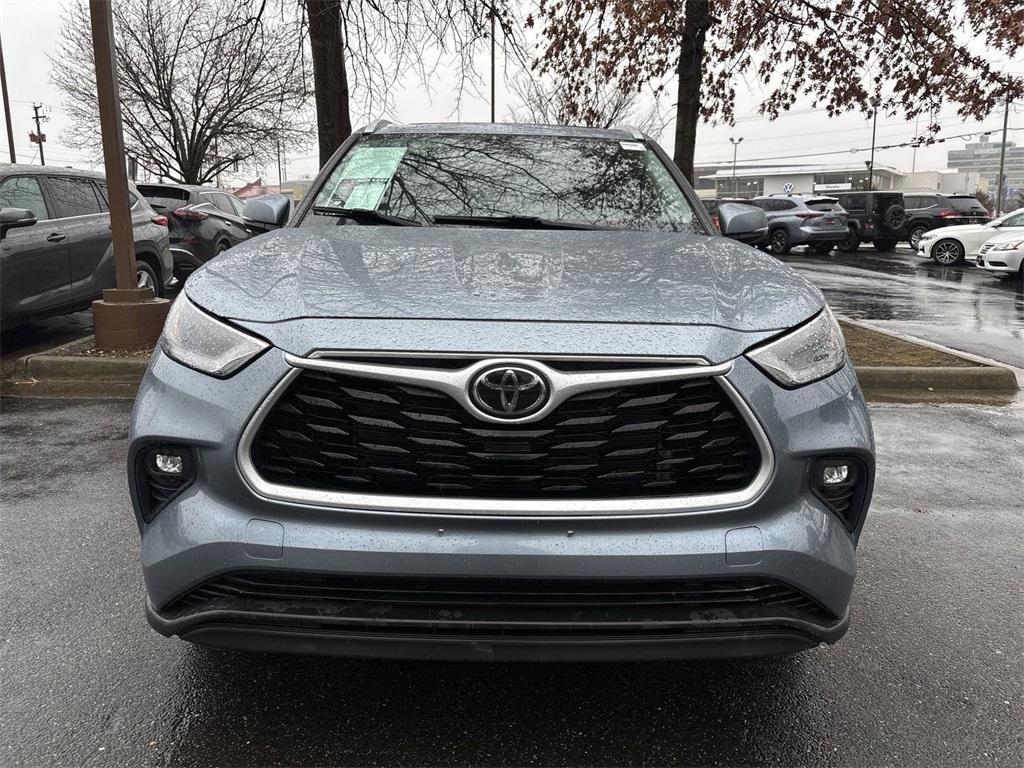 used 2022 Toyota Highlander car, priced at $30,600