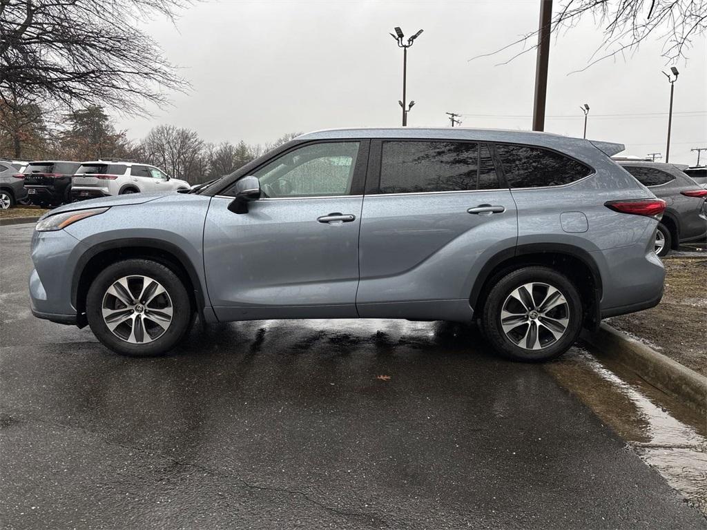 used 2022 Toyota Highlander car, priced at $30,600