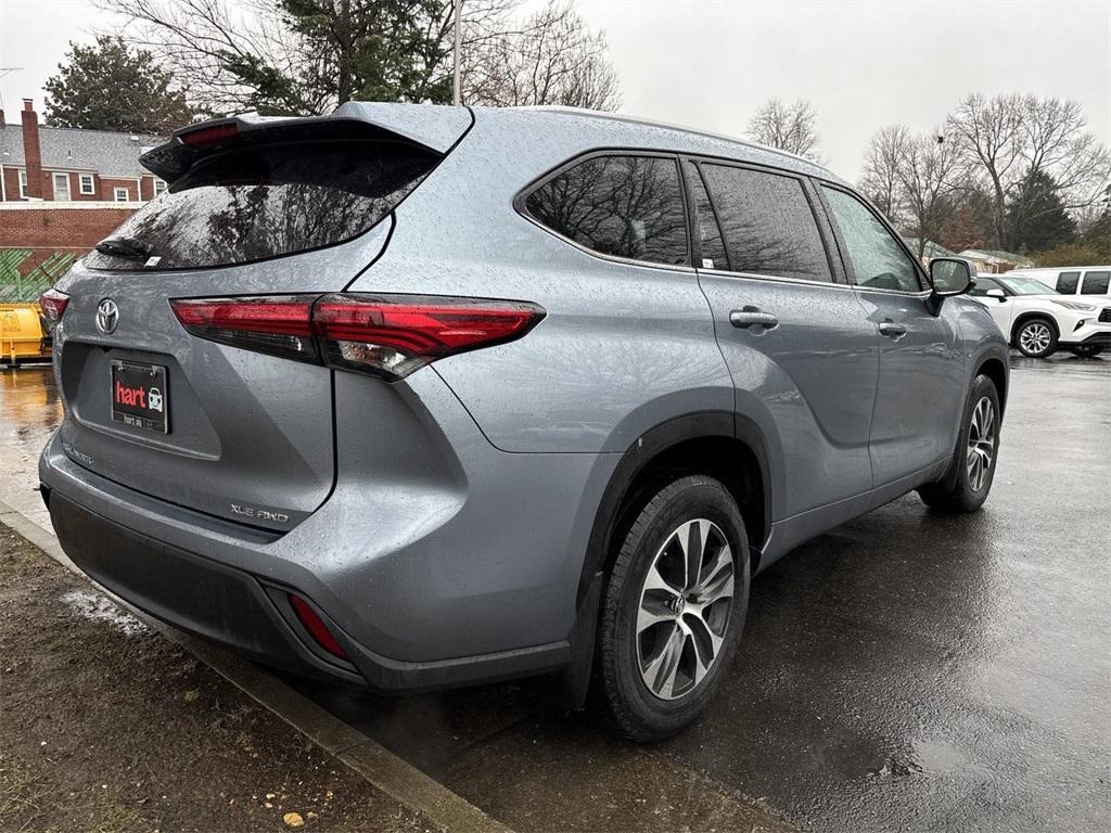 used 2022 Toyota Highlander car, priced at $30,600