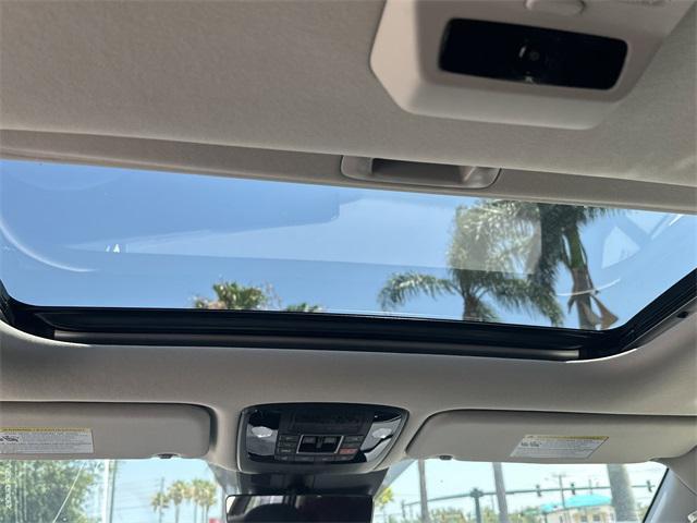 new 2025 Kia Carnival Hybrid car, priced at $57,735