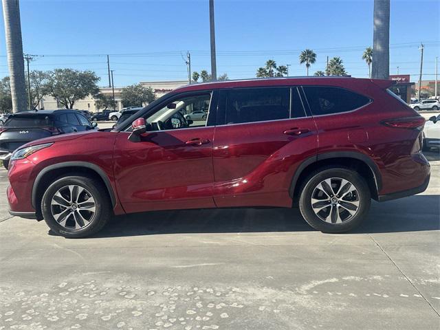 used 2020 Toyota Highlander car, priced at $25,999