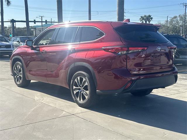 used 2020 Toyota Highlander car, priced at $25,999