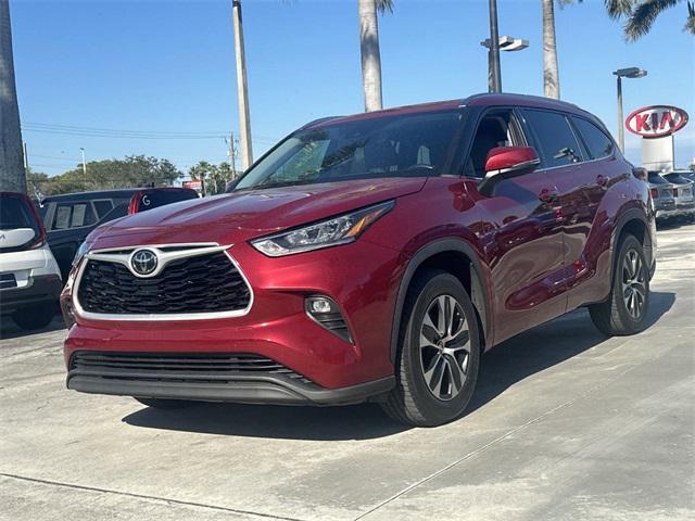 used 2020 Toyota Highlander car, priced at $25,999