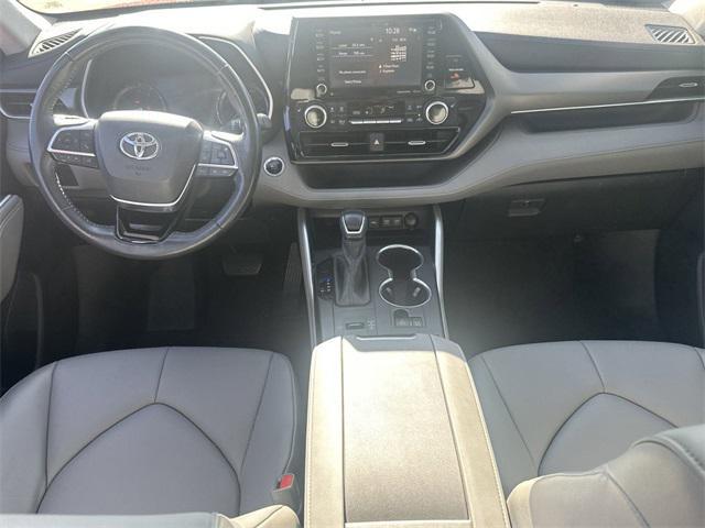 used 2020 Toyota Highlander car, priced at $25,999