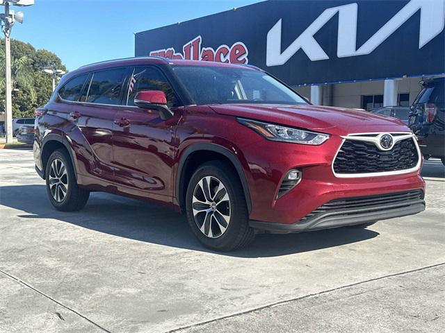 used 2020 Toyota Highlander car, priced at $25,999