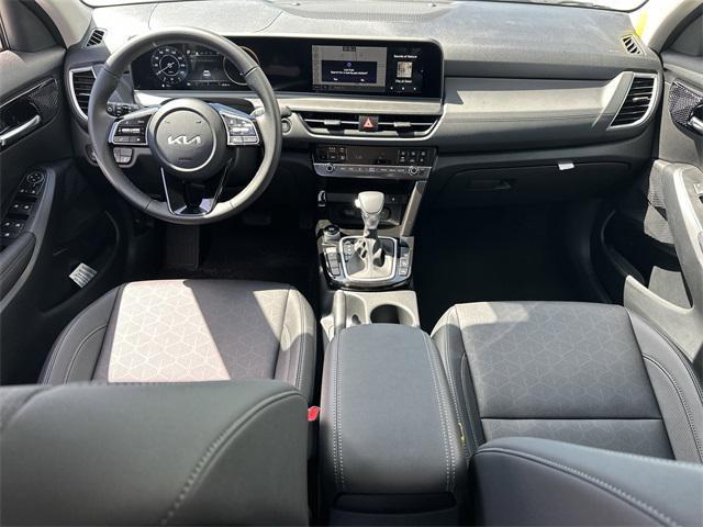 new 2025 Kia Seltos car, priced at $27,775