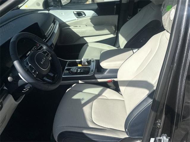 new 2025 Kia Carnival Hybrid car, priced at $57,800
