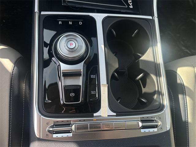 new 2025 Kia Carnival Hybrid car, priced at $57,800