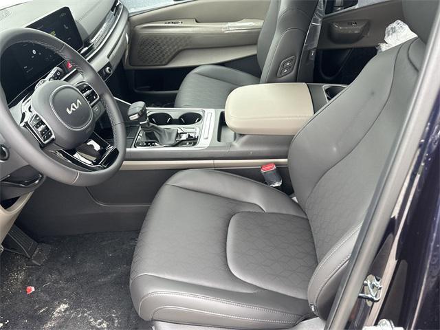 new 2025 Kia Carnival car, priced at $43,075