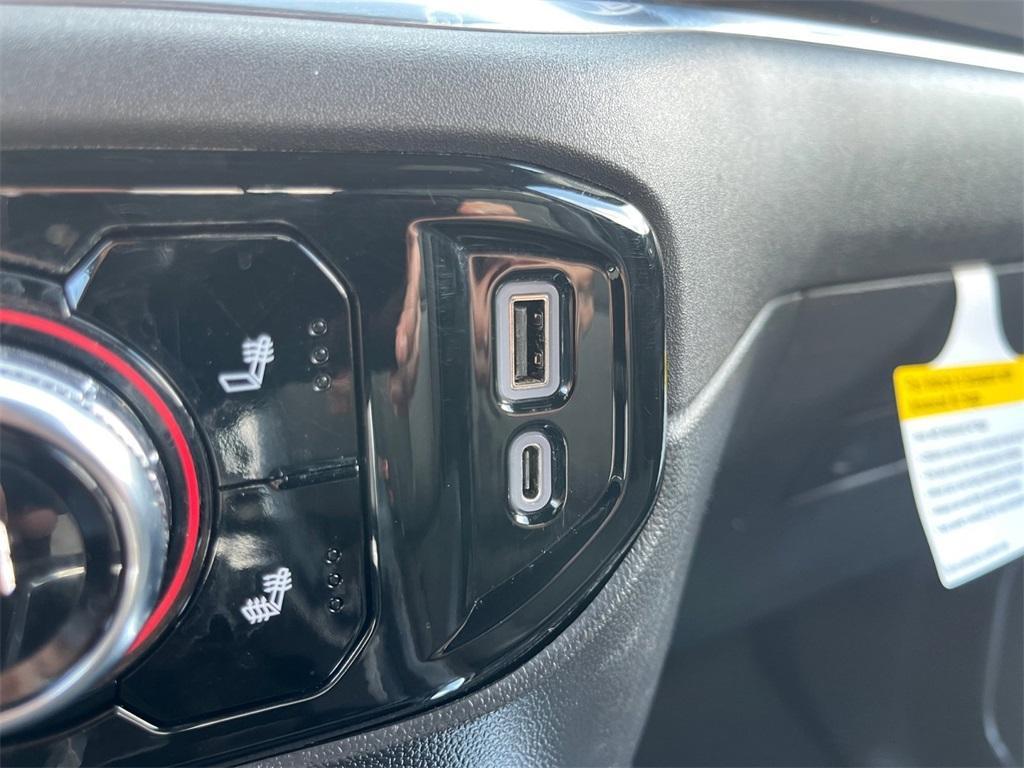 used 2022 GMC Sierra 1500 car, priced at $34,996
