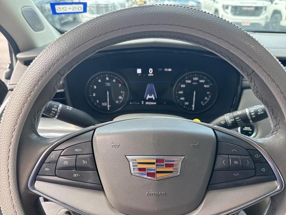 used 2022 Cadillac XT5 car, priced at $28,891