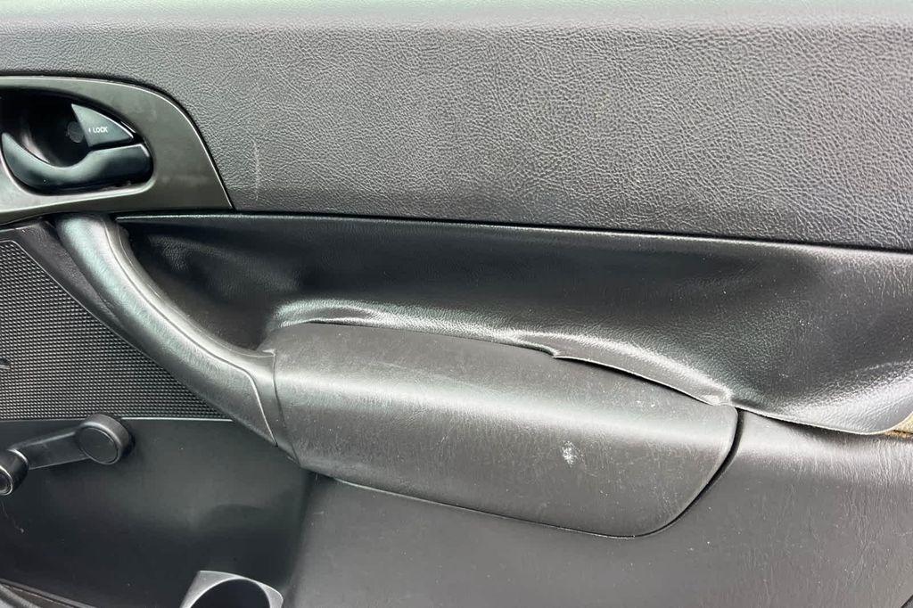 used 2005 Ford Focus car, priced at $4,999