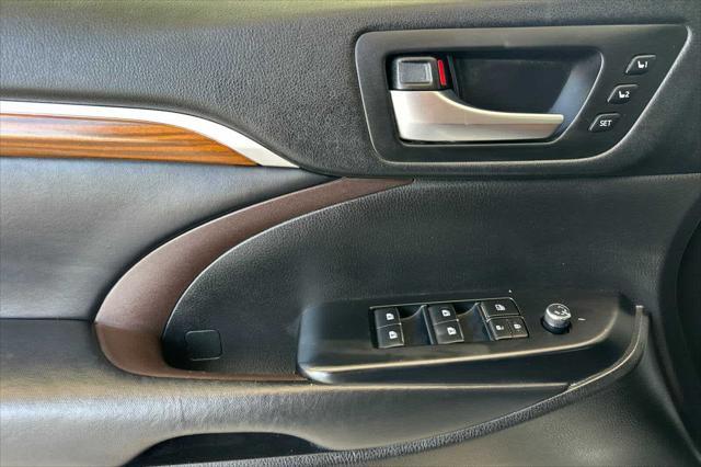 used 2019 Toyota Highlander car, priced at $29,977