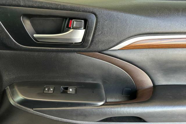 used 2019 Toyota Highlander car, priced at $29,977