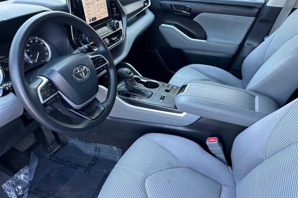 used 2023 Toyota Highlander car, priced at $29,977