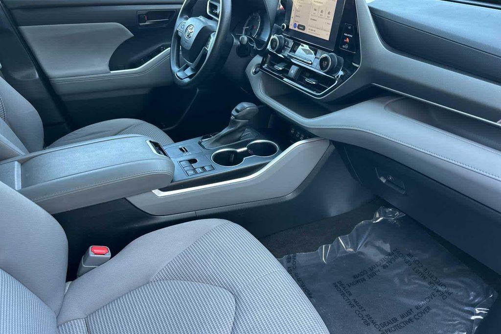 used 2023 Toyota Highlander car, priced at $29,977