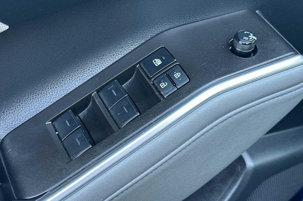 used 2023 Toyota Highlander car, priced at $29,977