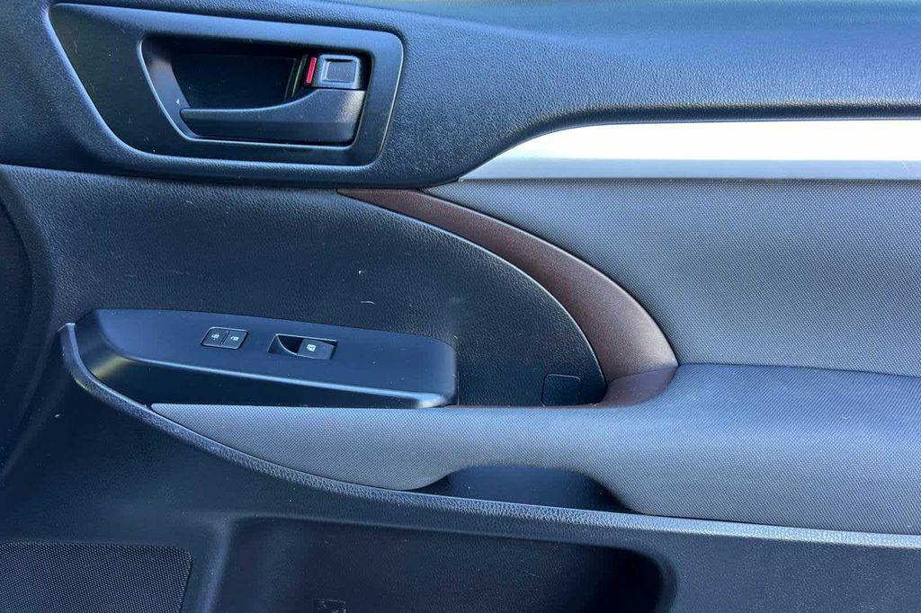 used 2018 Toyota Highlander car, priced at $21,977