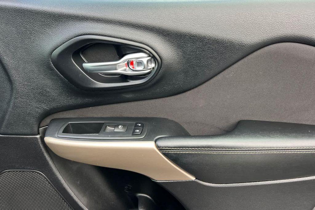 used 2017 Jeep Cherokee car, priced at $7,977