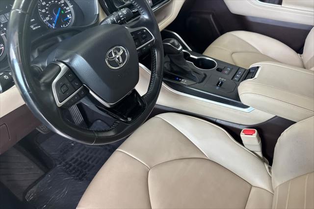 used 2021 Toyota Highlander Hybrid car, priced at $32,999