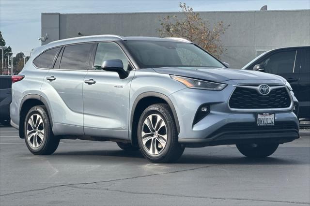 used 2021 Toyota Highlander Hybrid car, priced at $32,999